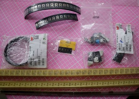 Elektronikbauteile und Komponenten in Verpackungen