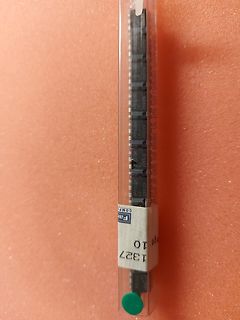 Nahaufnahme eines elektronischen Bauteils in einer Kunststoffhülle