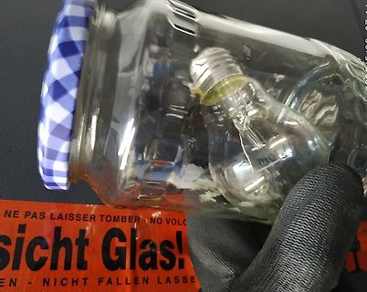 Glühbirne in einem Einmachglas