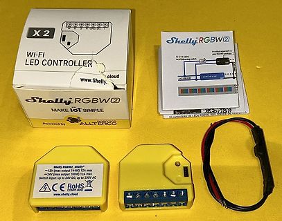 Shelly RGBW2 LED Controller Verpackung und Hardware