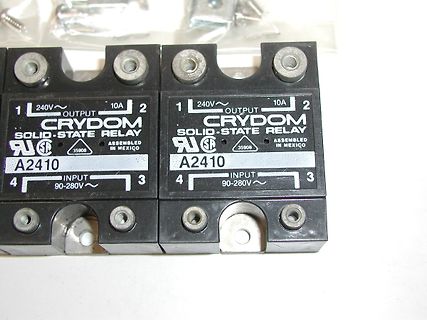 Zwei Crydom Solid-State-Relais A2410
