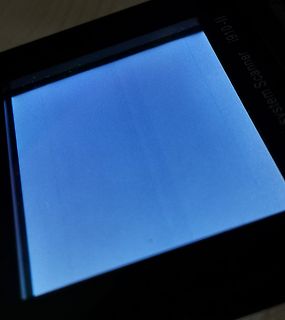 Abfotografierter blauer Bildschirm eines Scanners