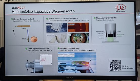 Abfotografierter Monitor mit Produktpräsentation von kapacitiven Wegsensoren
