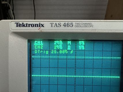 Tektronix TAS 465 Oszilloskop mit Displayanzeige