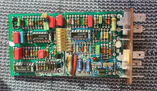 Bestückte Leiterplatte mit elektronischen Bauteilen