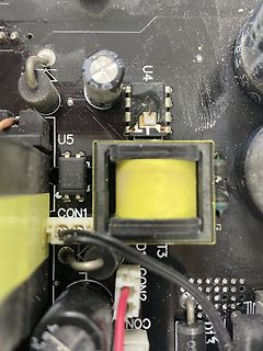 Nahaufnahme einer Leiterplatte mit elektronischen Bauteilen