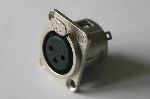 XLR-Buchse mit Push-Lock-Mechanismus