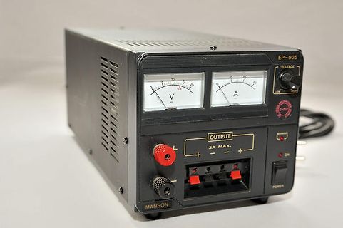 Labornetzteil mit Analoganzeigen