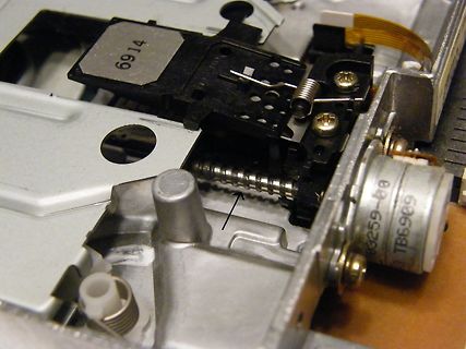 Innenansicht eines mechanischen Bauteils mit Gewindestange