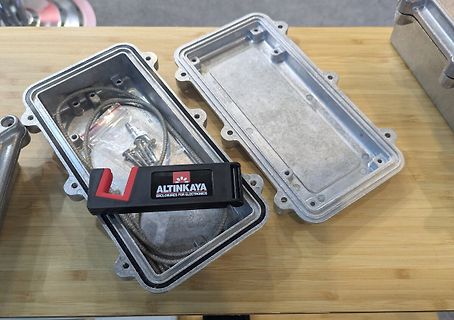 Aluminium-Gehäuse für Elektronik mit Deckel und Zubehör