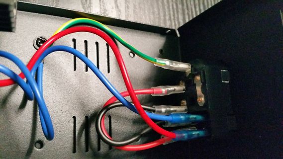 Verdrahtung eines Schalters in einem Gehäuse