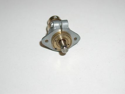 Elektromotor mit Welle und Flansch
