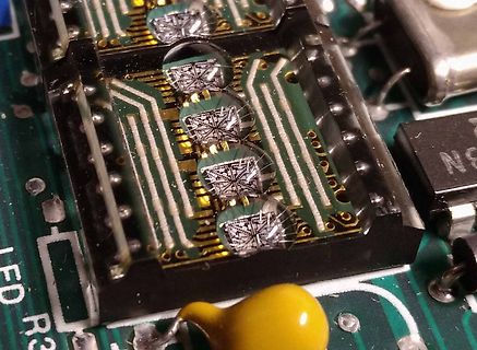 Nahaufnahme einer Leiterplatte mit SMD-Bauteilen