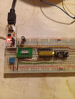 Aufbau auf Breadboard mit Mikrocontroller-Modul