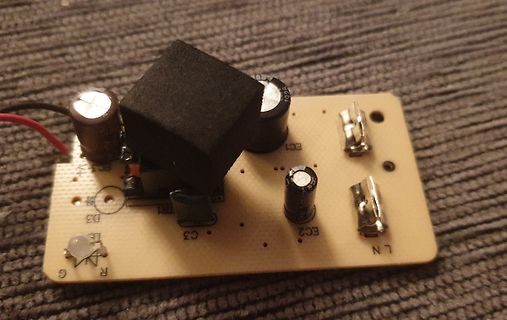 Leiterplatte mit Transformator und Elektrolytkondensatoren