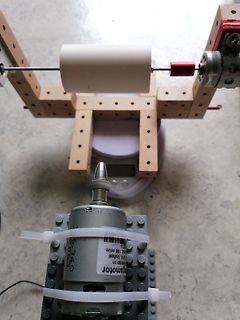 Mechanischer Aufbau mit Motor und Walze