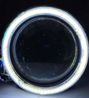 Nahaufnahme einer runden Lichtquelle mit LED-Ring