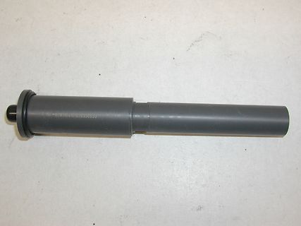 Graues Kunststoffbauteil mit Seriennummer