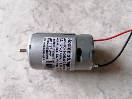 Elektromotor mit Typenschild