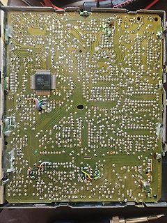 Rückseite einer Leiterplatte mit integriertem Chip