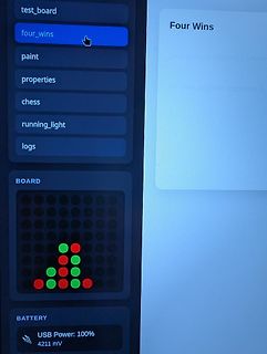 Abfotografierter Bildschirm einer Softwareoberfläche mit LED-Matrix und USB-Spannung