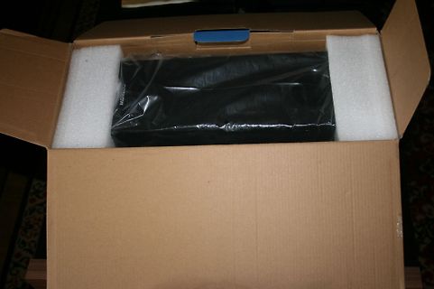Elektronikgerät in Kartonverpackung