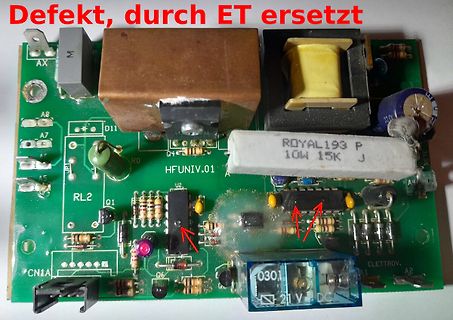 Defekte Leiterplatte mit Bauteilmarkierungen