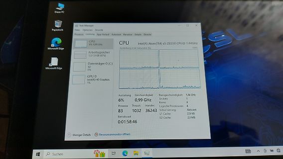 Foto eines Windows Task-Managers auf einem Monitor