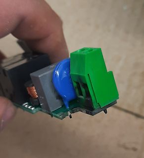 Elektronikbauteile auf einer Leiterplatte