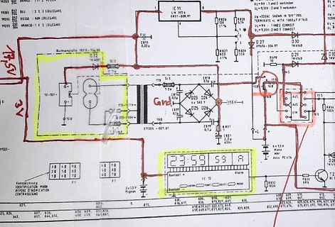 Schaltplan mit Bauteilbeschriftungen und Display-Darstellung