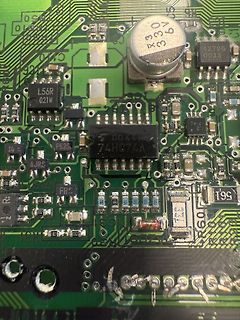 Nahaufnahme einer Leiterplatte mit elektronischen Bauteilen