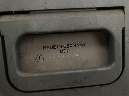Typenschild eines DDR-Geräts