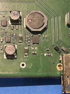 Nahaufnahme einer Leiterplatte mit elektronischen Bauteilen