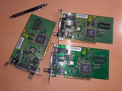 Drei Etherlink XL PCI Netzwerkkarten und ein Stift