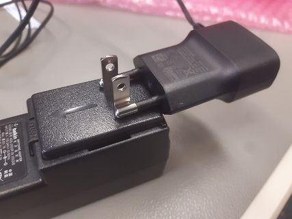 Belkin Netzteil-Adapter mit Steckkontakten