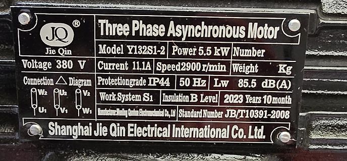 Typenschild eines Drehstromasynchronmotors