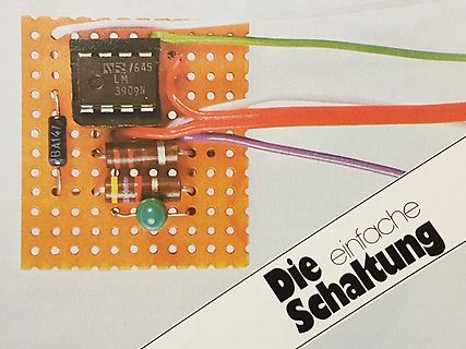 Auf Lochrasterplatine geätzte Schaltung mit IC und Bauteilen