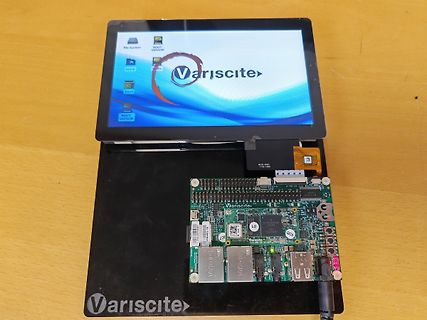 Variscite Modul mit Display auf schwarzem Untergrund