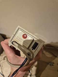 Elektronikgerät mit Warnhinweis