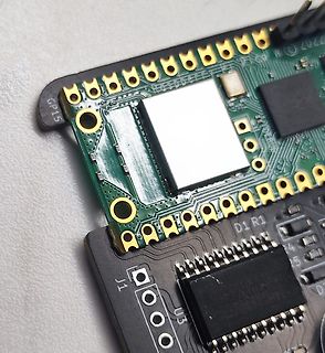 Nahaufnahme einer Leiterplatte mit Mikrocontroller