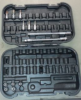 Werkzeugkoffer mit Bits und Steckschlüsseln