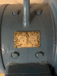 Typenschild eines Elektromotors