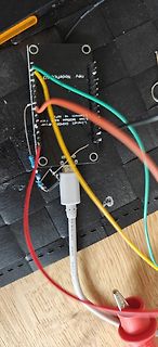 NodeMCU mit Jumperkabeln und USB-Kabel
