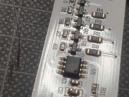 Nahaufnahme einer Leiterplatte mit SMD-Bauteilen