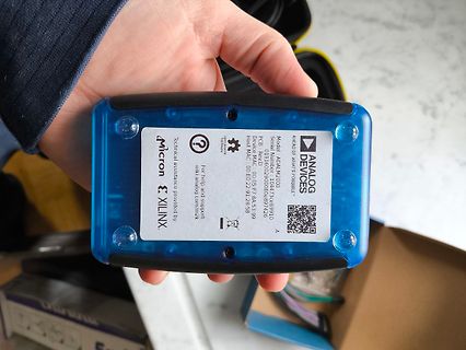Rückseite eines Micron Analog Devices Programmiergeräts