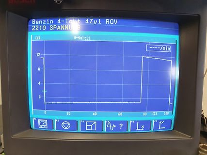 Display eines Diagnosegeräts mit Spannungsverlauf