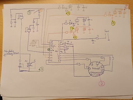 Handgezeichneter Schaltplan mit Mikrocontroller und Motorsteuerung