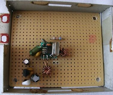 Lochrasterplatine mit elektronischen Bauteilen