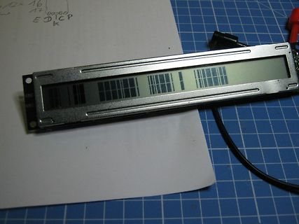 LCD-Display auf Werkstattunterlage