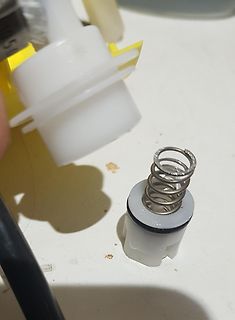 Mechanisches Bauteil mit Feder